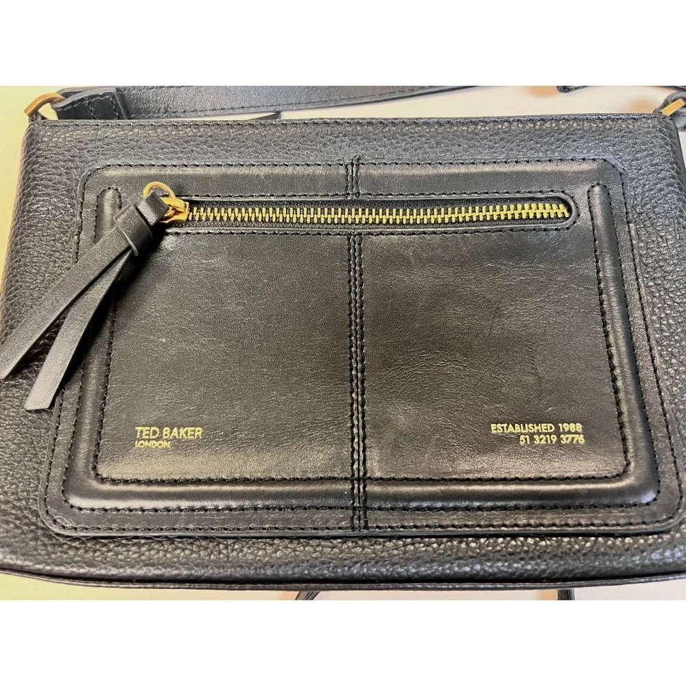 Ted Baker Crossbody Bag Womens Small Black Excellent Pebbled Leather‎ Gold Logo